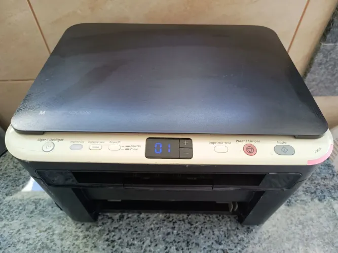 Vendo impressora multifuncional samsung scx-3200, laser Monocrática, precisa de reparos.