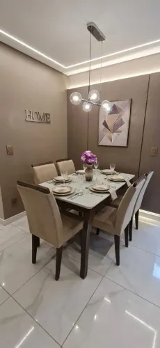 Mesa com 5 cadeiras