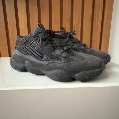 Tênis Adidas Yeezy 500