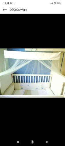 Berço infantil acompanha kit berço.