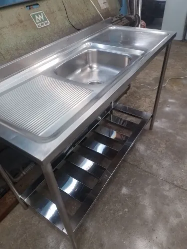 Vendo pia toda inox medida 1.30x60x90 pronta entrega região de Curitiba entrega é grátis 