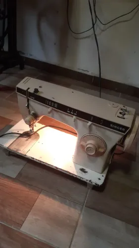 Maquina de costura singer