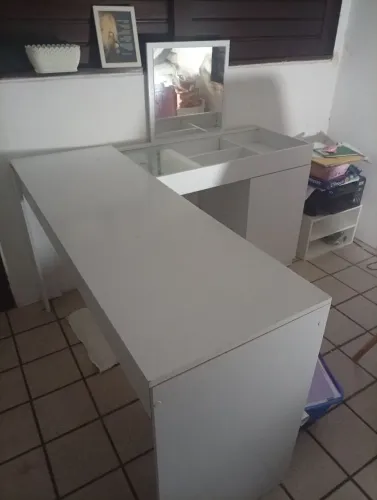 Vendo mesa em L com espelho