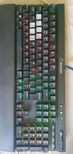Corsair K70 LUX RGB - Teclado Mecânico Gamer super.