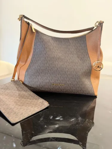 Michael Kors Original Hobo Signature MK + Necessaire