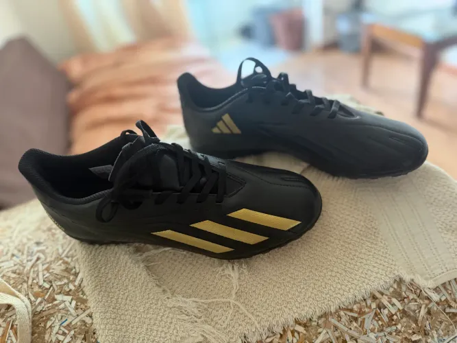 Chuteira Adidas Deportivo II