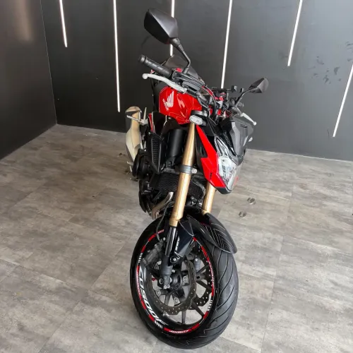 Honda CB 500F 2024 (9.000km).