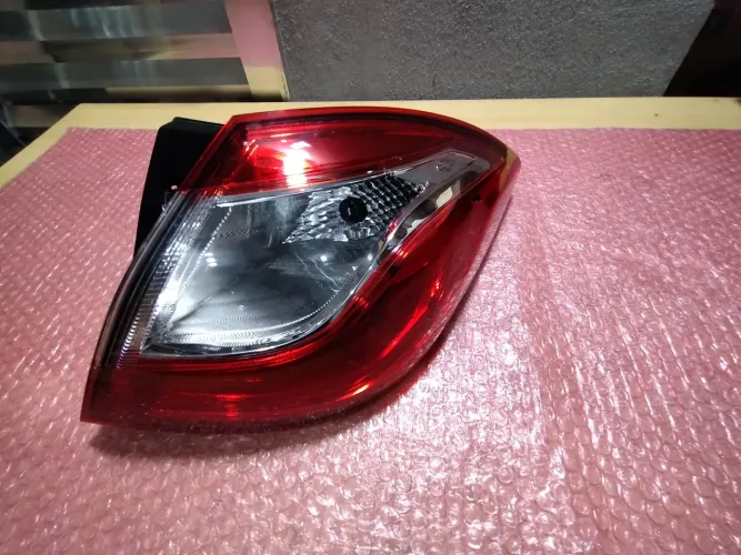 Lanterna cruze Hatch direita canto 2017 2023 original usada bom estado CD 405