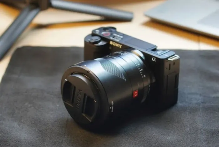 Câmera Zve-10 + Lente Viltrox 23mm + Cartão de Memória 128gb