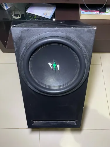 Caixa de grave com Evox 700 W