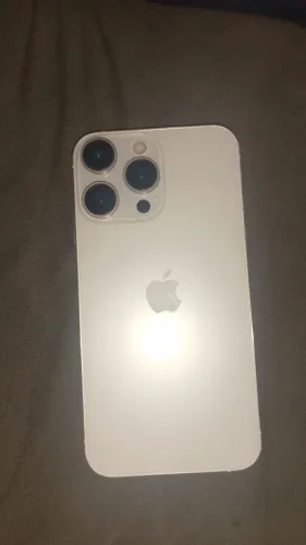 iPhone XR na carcaça do 16 pro