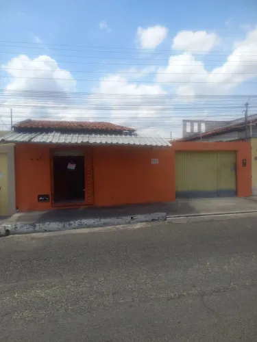 Alugo casa com ponto comercial na região do Dirceu
