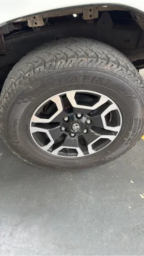 Rodas com pneus Hilux SRX 