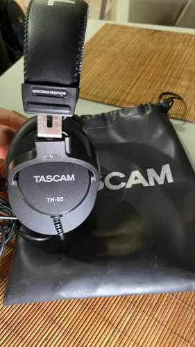 Fone Ouvido Tascam TH 05 para monitoramento