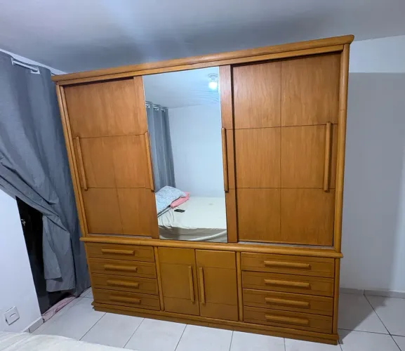 Guarda roupa madeira maciça 