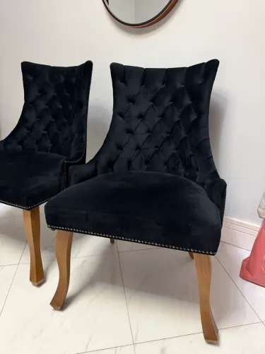 Dupla de poltronas em veludo estilo Luís XV