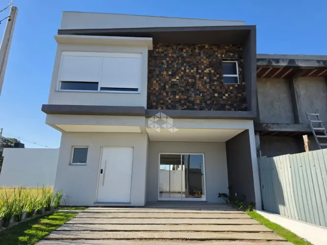 Casa em Condomínio nova com 3 dormitórios, no bairro Hípica, em Porto Alegre.