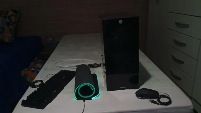 Mega Kit - Gabinete 4 fans + Teclado + mouse gamer + mousepad + fita led para monitor 24"