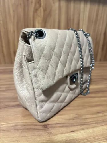 Bolsa em couro legítimo na cor nude