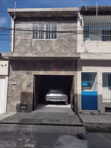 Sobrado com 3 quartos sendo 2 suítes no Barro Duro
