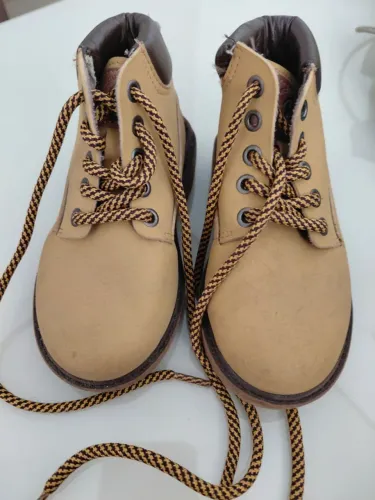 Bota infantil Molekinho usado em perfeito estado