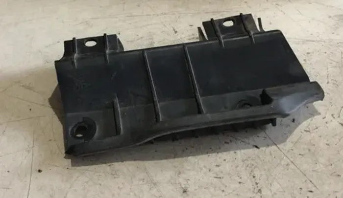 Guia De Parachoque Traseira Esquerda Volvo V40 1994 - 2000 