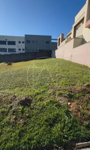Terreno no Swiss Park com mais de 700 m² em condomínio fechado