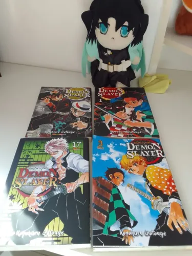 Livros 1,2,3 e 17 Demon slayer, excelente estado (Unidade)