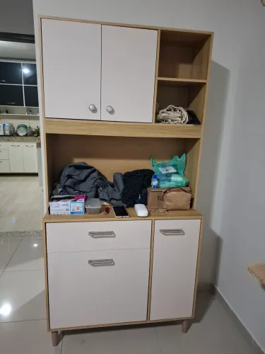 Armário de cozinha com 1 ano de uso.