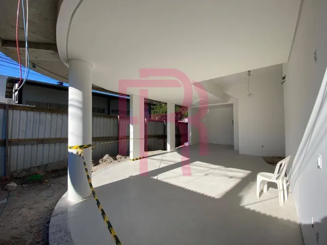 Sala comercial NOVA COM MEZANINO para locação em Balneário Camboriú.