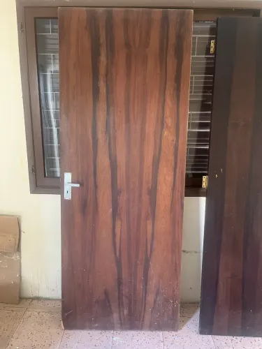 Porta interna de madeira com marco 0,80x2,07m.