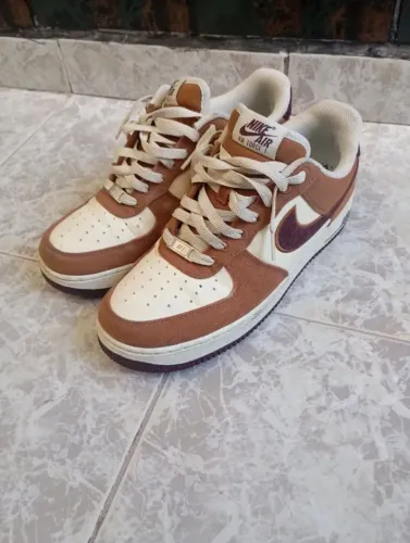 Nike Air Force 1 - Marrom