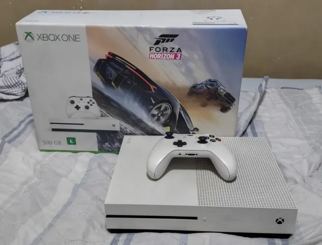 Xbox one S com entrada de disco 500gb na caixa