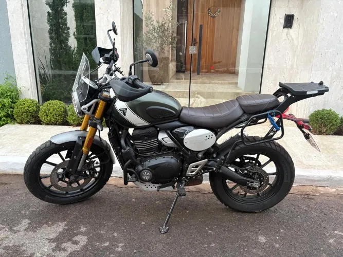 Triumph scrambler 400X  2025   5500km equidada
