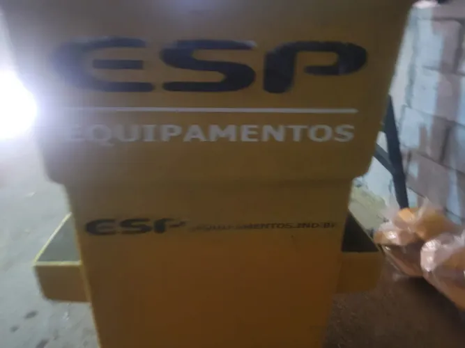 Cesto aéreo com nivelamento automático para munck