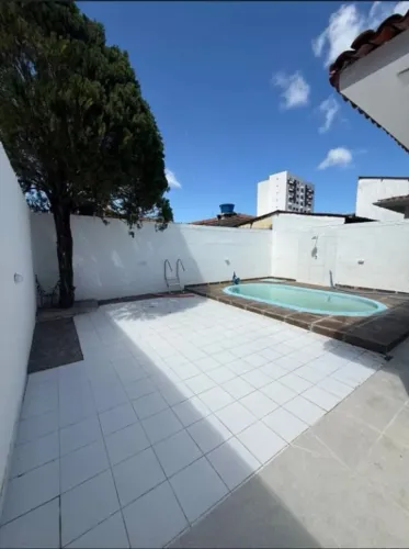 Casa com Piscina à Venda nos Bancários  Conforto e Lazer para sua Família