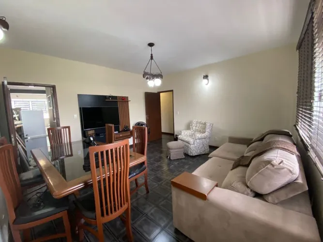 Casa 240m² - 3 Quartos à venda por R$ 600.000,00 Vila Valqueire, Rio de Janeiro, RJ