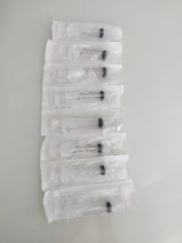 Seringas de 10ml R$1,00 CADA