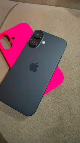 iPhone 16 