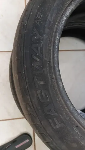 Vendo 3 pneus 55 205 16 ( 1 michelin primacy 4 e 2 xbri fastwey)