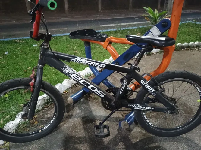 Vendo uma bicicleta BMX aro 20