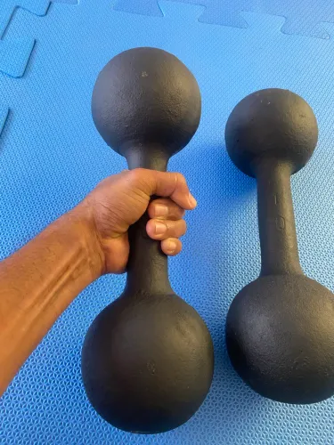 VENDO OU TROCO PAR DE HALTERES DE 10KG