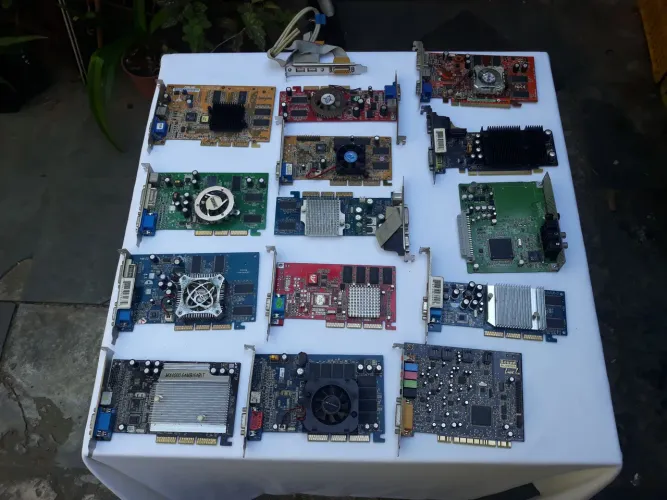Vendo peças para computador antigo , usado no estado