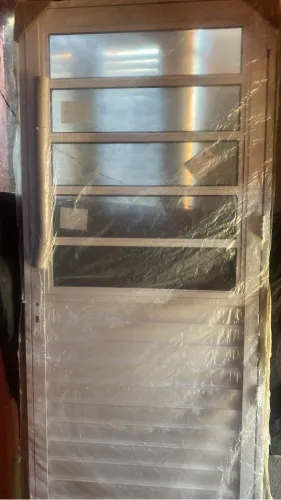 Porta de alumínio zera num plástico (90,Cm D,largura/ 1.89, Mt D, comprimento)