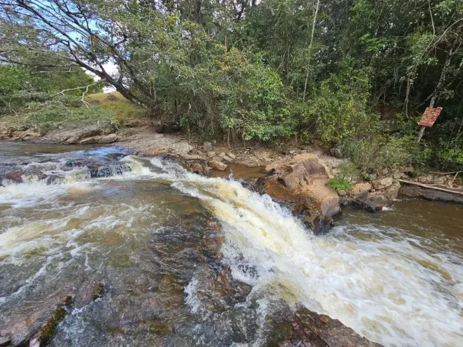 Terrenos a venda em Itatiaiuçu - MG / 1.000m² ao lado da Cachoeira!