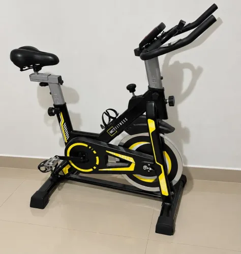 Bicicleta spinning com roda inércia