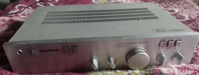 Amplificador Gradiente Model 76