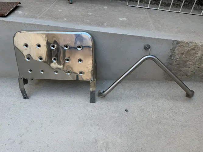 Banco articulado para banheiro em Aço Inox 65x47cm