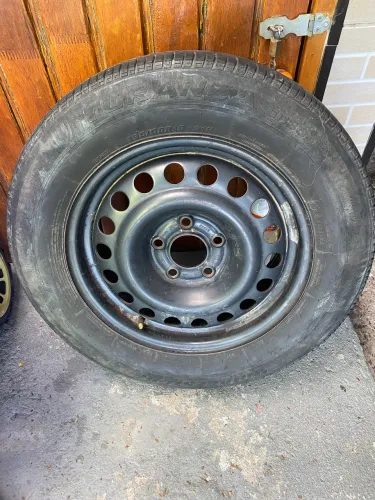 Pneu aro15 + roda de ferro 5 furos