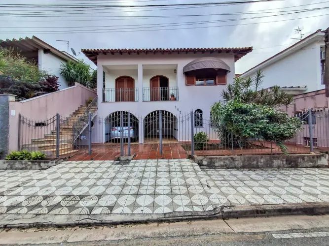 Casa Térrea em Bairro Tradicional São Roque!